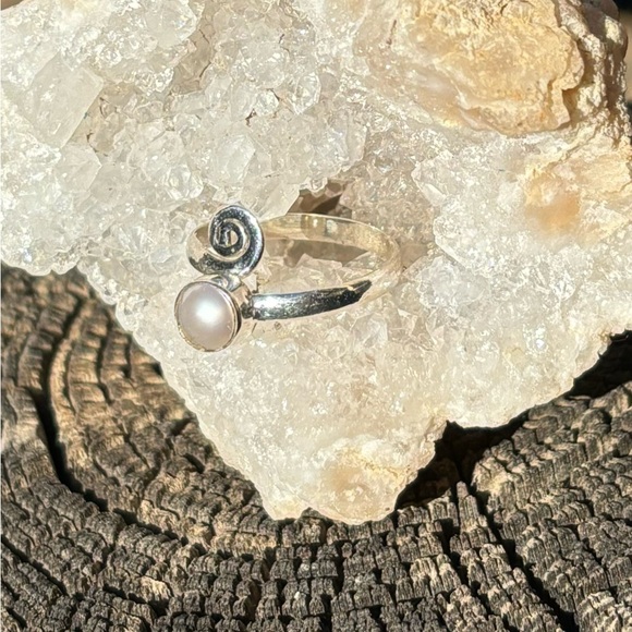 Pearl Ring - Picture 7 of 15